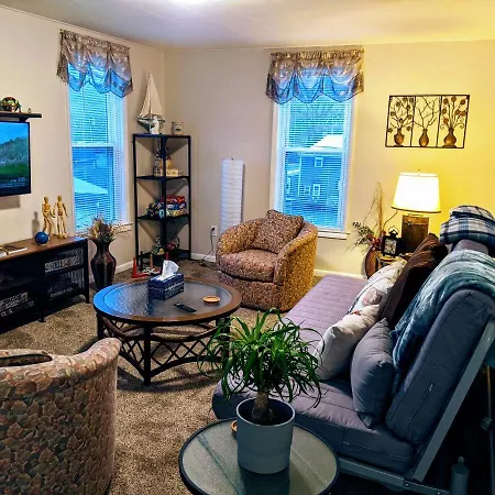 The Estate Loft In Downtown Milford Apartment